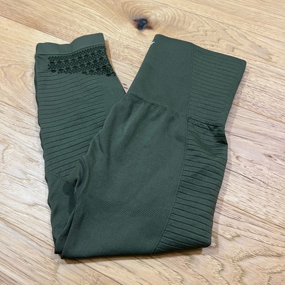 Gymshark Energy Seamless Olive HR Crop Leggings - Picture 5 of 5